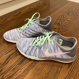 Women’s Nike Free Tr 6 Shoes, Size 7.5